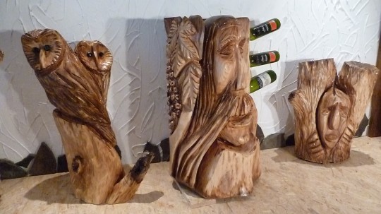 drevená sova + stojan na víno + postava