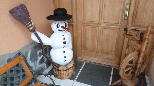drevený snehuliak