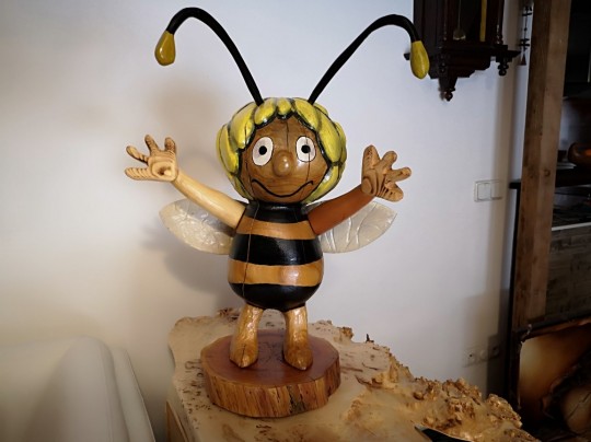 Včielka Maja z čerešne